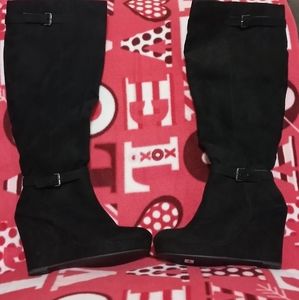 BLACK KNEE HIGH SUEDE LIKE WEDGE BOOTS